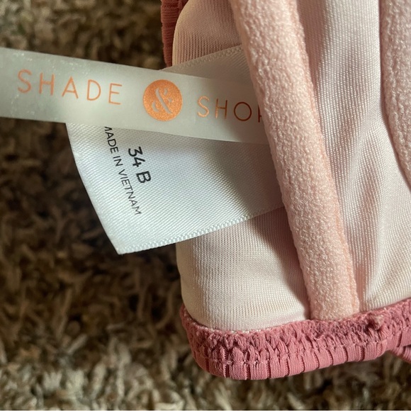 Cute swim top 34b - Picture 2 of 3